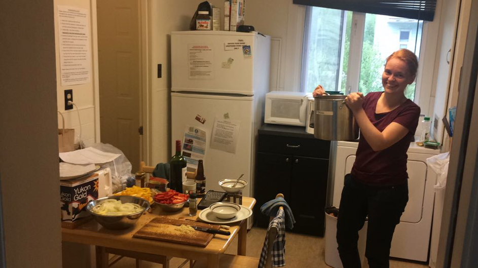 Julia exhibiting the cook-a-thon in action. ©Niek Speetjens. Pictur4 N.Speetjens