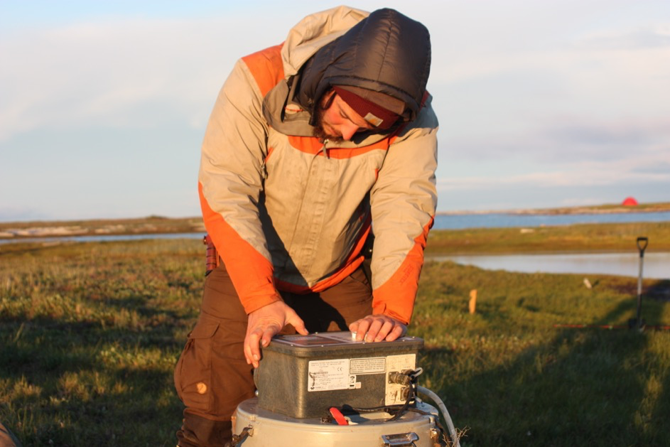 . Programming the automatic water sampler. ©Justus Gimsa Picture4 3