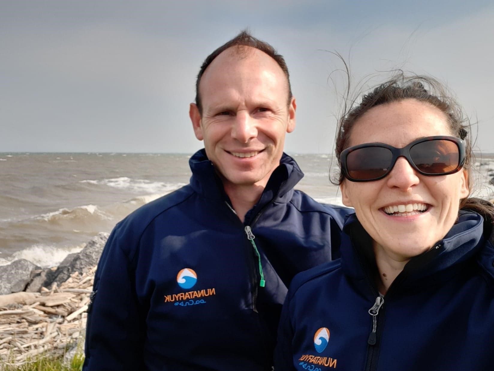 Emmanuel Devred and Joannie Ferland enjoying the Arctic Ocean by the coast of Tuktoyaktuk on August 1, 2019. ©Joannie Ferland Takuvik2019 Picture10 7