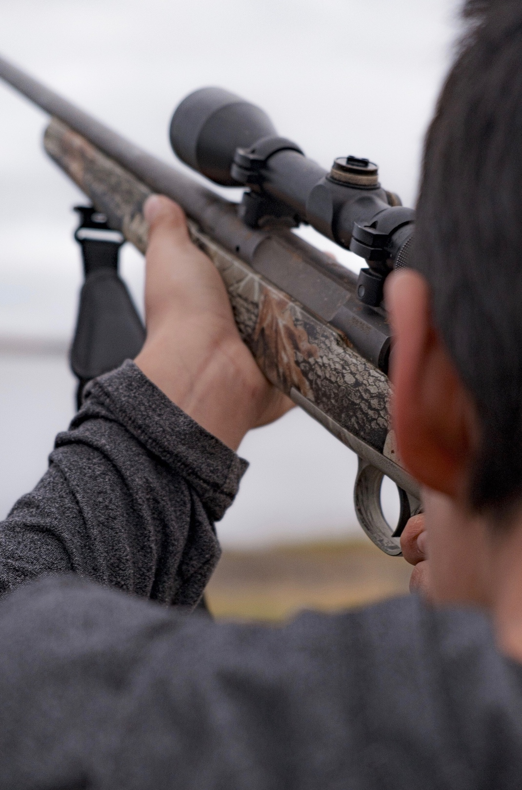 Aklavik youth adjusting the scope of his rifle. ©Laurent Oziel Takuvik2019 Picture11 6