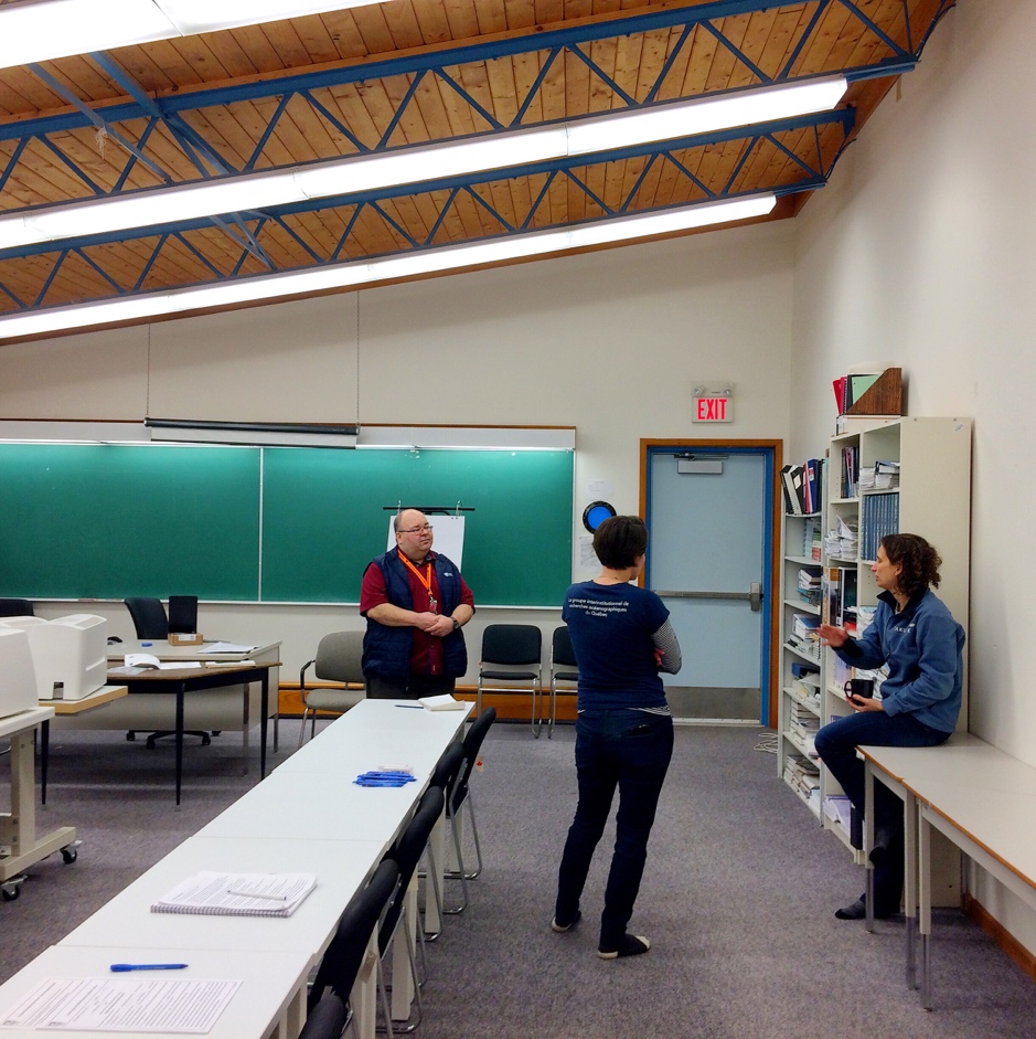 The ULAVAL/ISMER team meets with George Hibbs, Community Adult Educator for the Aurora College at the Tuktoyaktuk Learning Center, in Tuktoyaktuk, Northwest Territories, Canada, February 20, 2019. On this photo, George Hibbs (left), Gwénaëlle Chaillou (center) and Marie-Hélène Forget (right). ©Martine Lizotte Takuvik2019 Picture2 4