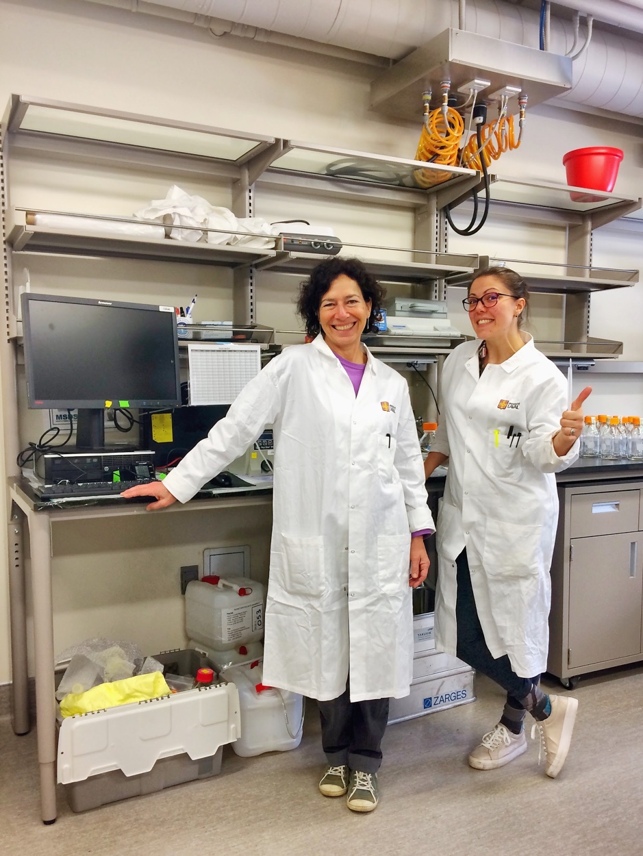Caroline Guilmette and Marine Béguin prepping the ARI laboratories before the arrival of the first samples, April 20, 2019, Inuvik, Northwest Territories. ©Martine Lizotte. Takuvik2019 Picture4 7 web