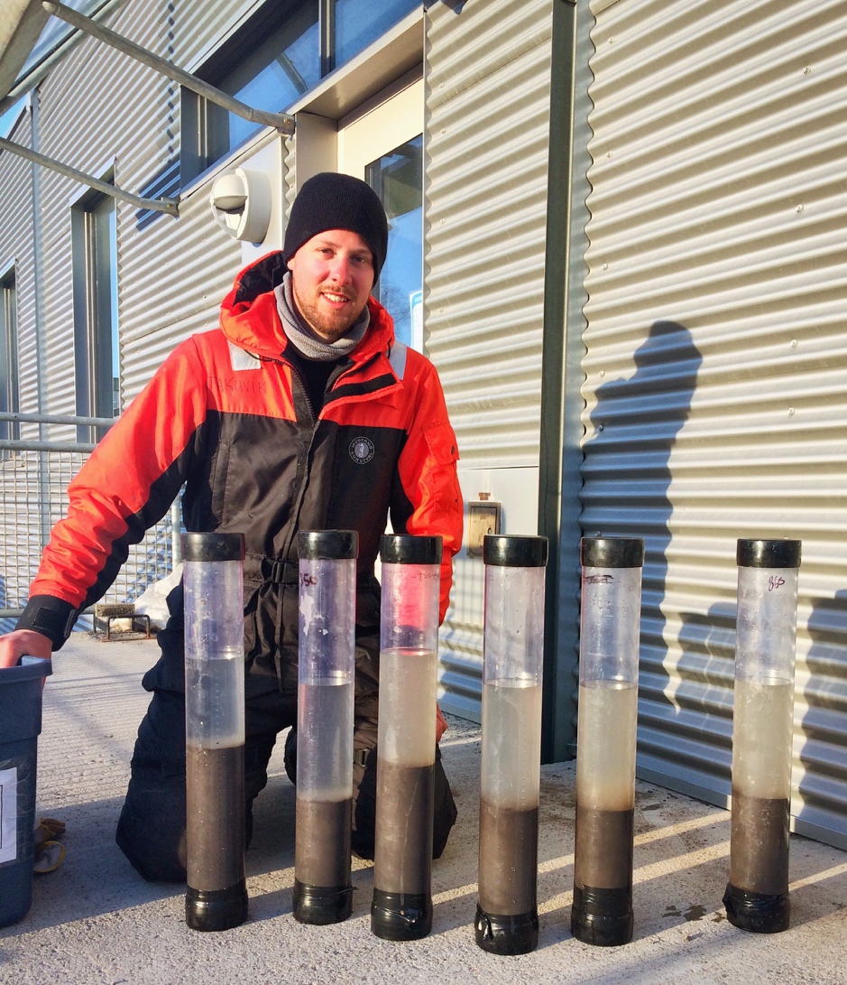 Like hunting trophies. Bennet Juhls and the 6 sediment cores collected in the Mackenzie Delta on April 25, 2019. ©Martine Lizotte. Takuvik2019 Picture5 4 web