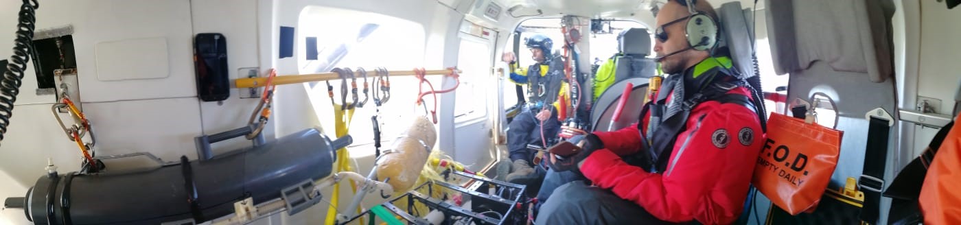 Fully loaded helicopter. Every gear and item had its defined place and was latched or fixed inside the cabin. On photo: from left to right: Tim Baker & Guislain Bécu. © Bennet Juhls Takuvik2019 Picture6 5