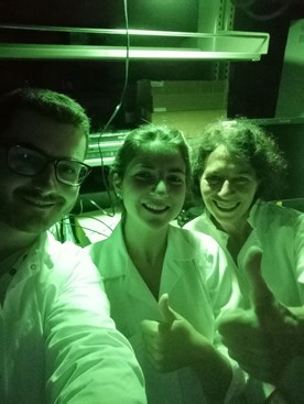 Lucas Tisserand, Juliette Maury & Caroline Guilmette in the dark-lab. © Lucas Tisserand Takuvik2019 Picture7 8