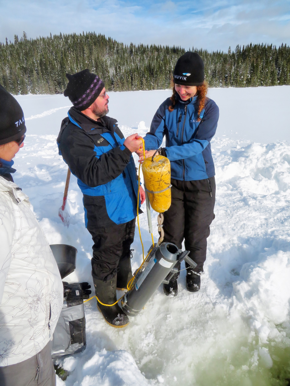 Caroline Guilmette, Sylvain Blondeau and Martine Lizotte prepare to deploy the Niskin water sampler, Piché Lake, Forêt Montmorency, Canada, February 4, 2019. ©Christian Katlein. Takuvik spring prep 2019 M.Lizotte Picture7